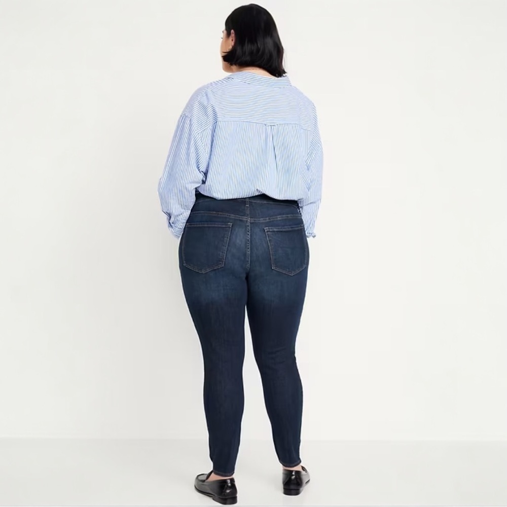 Old Navy Mid Rise Super Skinny Rockstar Jeans - Picture 8 of 13